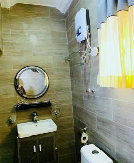 105 Inn - Amasaman - 1