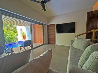 Beachfront condo with private pool & fast internet - - 8