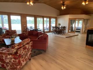 Newly Remodeled House on Cedar Lake! - - 9