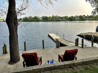 Newly Remodeled House on Cedar Lake! - - 6