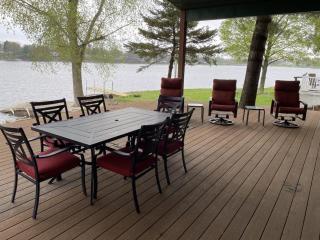 Newly Remodeled House on Cedar Lake! - - 2