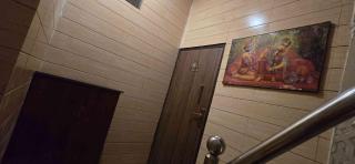 Premium Homestay Near Prem Mandir,Iskon and Gouri Gopal Ashram with Power Backup and Free Wifi, Washing machine and Complementary Breakfast lunch and Dinner - Vrindāvan - 4