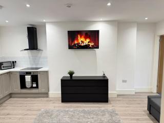 3BD Modern Home with Free Private Parking - Birkenhead - 0