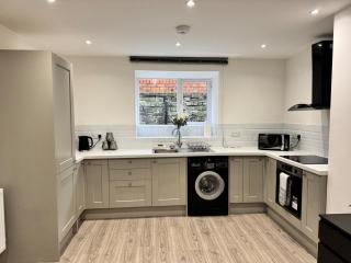 3BD Modern Home with Free Private Parking - Birkenhead - 7