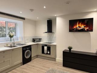 3BD Modern Home with Free Private Parking - Birkenhead - 2