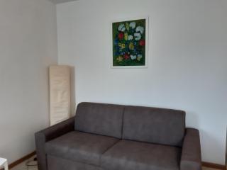 Quiet Corner Apartment - 6