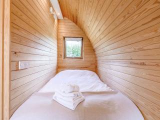 Pod Two - Uk44403 - 1