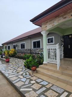 Madora Lodge - - 9