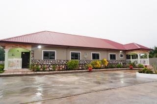 Madora Lodge - - 7
