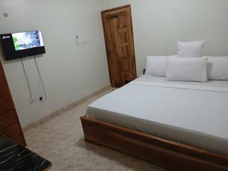 Madora Lodge - - 1