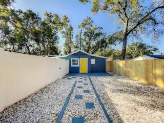Private 1br Retreat Fast Wi-fi Pets Welcome - 6