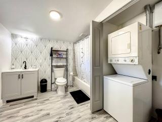 Private 1br Retreat Fast Wi-fi Pets Welcome - 3