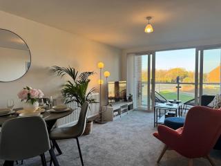 Coastal 2 Bathroom Apartment, Free Parking - Moreton - 0