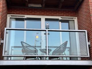 Coastal 2 Bathroom Apartment, Free Parking - Moreton - 9