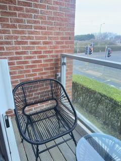 Coastal 2 Bathroom Apartment, Free Parking - 6