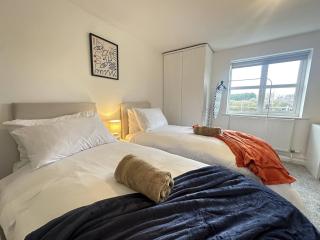 Coastal 2 Bathroom Apartment, Free Parking - Moreton - 5