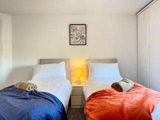 Coastal 2 Bathroom Apartment, Free Parking - Moreton - 4