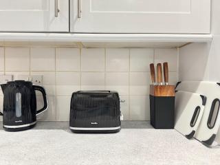 Coastal 2 Bathroom Apartment, Free Parking - Moreton - 3