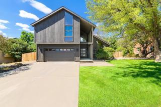 Large 4 Bedroom Home with Hot Tub and Fenced Yard - NO XTRA FEES! - 4