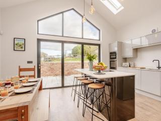 4 Bed in Dunstable 93632 - - 0