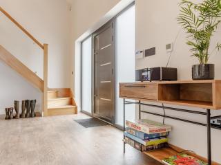 4 Bed in Dunstable 93632 - - 2