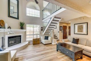 5 Mi to Hiking and Golf Phoenix Gem with Pool Access - 6