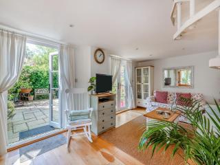 Candlewick Cottage - - 9