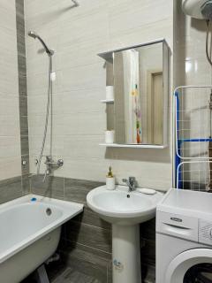 Central 1BR with Balcony and Wi-Fi - Bishkek - 6