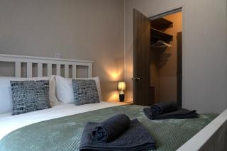 Bittern Lodge: 3BD Retreat in South Lakeland Park - 4
