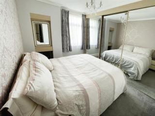 Seaside Family Home - Porthcawl - 3