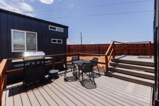 Cozy modern tiny home near ZION & private deck - Apple Valley - 4