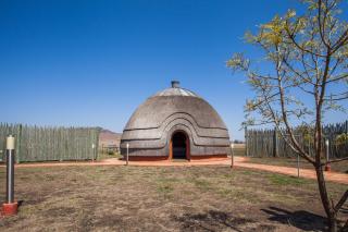 Ncome Lodge - - 8