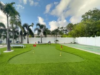 1 King Bed Unit With Shared Pool - Clearwater - 3