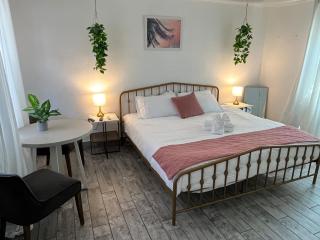 1 King Bed Unit With Shared Pool - Clearwater - 6