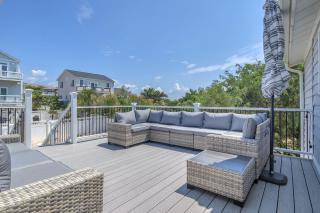 Sawyers Shore Shack by Oak Island Accommodations - 2