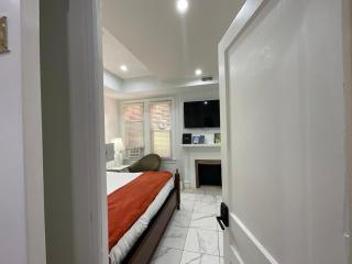 Large DUPLEX Apt 2Bdrm 1Den-Metro - Washington - 3