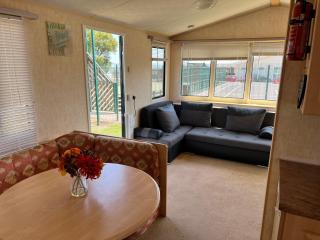 Rohannah A&C Ultimate Caravan Retreat - East Mersea - 8