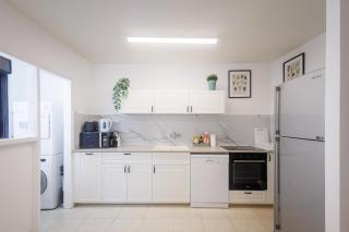 Luxury 2 Bedrooms Apartment in Tel Aviv- Renovated, 8Min walk to the Beach - Tel Aviv - 8