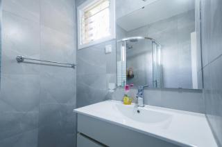 Luxury 2 Bedrooms Apartment in Tel Aviv- Renovated, 8Min walk to the Beach - Tel Aviv - 2