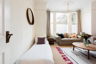 Garden flat near Ealing Broadway - 1