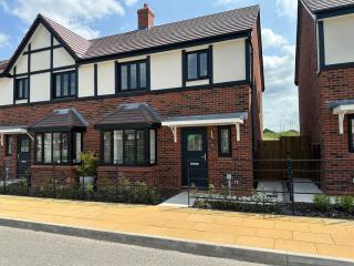Cheshire Retreat: Modern 3BR with Garden - Congleton - 0
