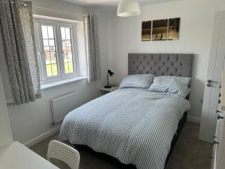 Cheshire Retreat: Modern 3BR with Garden - Congleton - 4