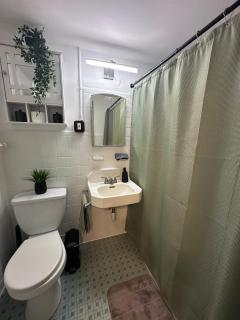 Condo with high rise views - 8