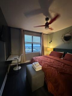 Condo with high rise views - 4