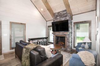 Winding Down: Modern Cabin Retreat - Pigeon Forge - 4