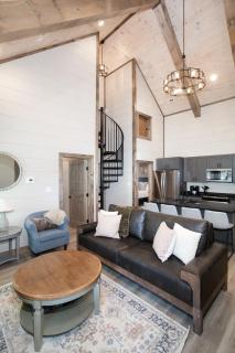 Winding Down: Modern Cabin Retreat - Pigeon Forge - 3
