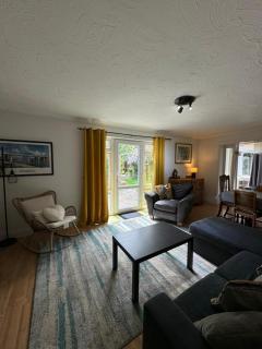 Sherrington Cottage 1 minute walk to Frintons blue flag beach Sleeps up to 8 - Frinton-on-Sea - 2
