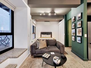 Stylish Oasis Skyline Views Central Urban Luxury - 2