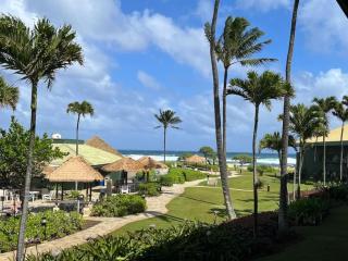 Idyllic Yet Simple Oceanfront Resort Stay - Lihue - 7