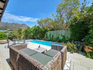 Peaceful 4 Bedroom Home in Estate, Mountain Views - 8